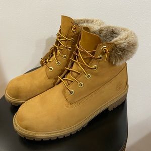 Selling Timbs w/ fur